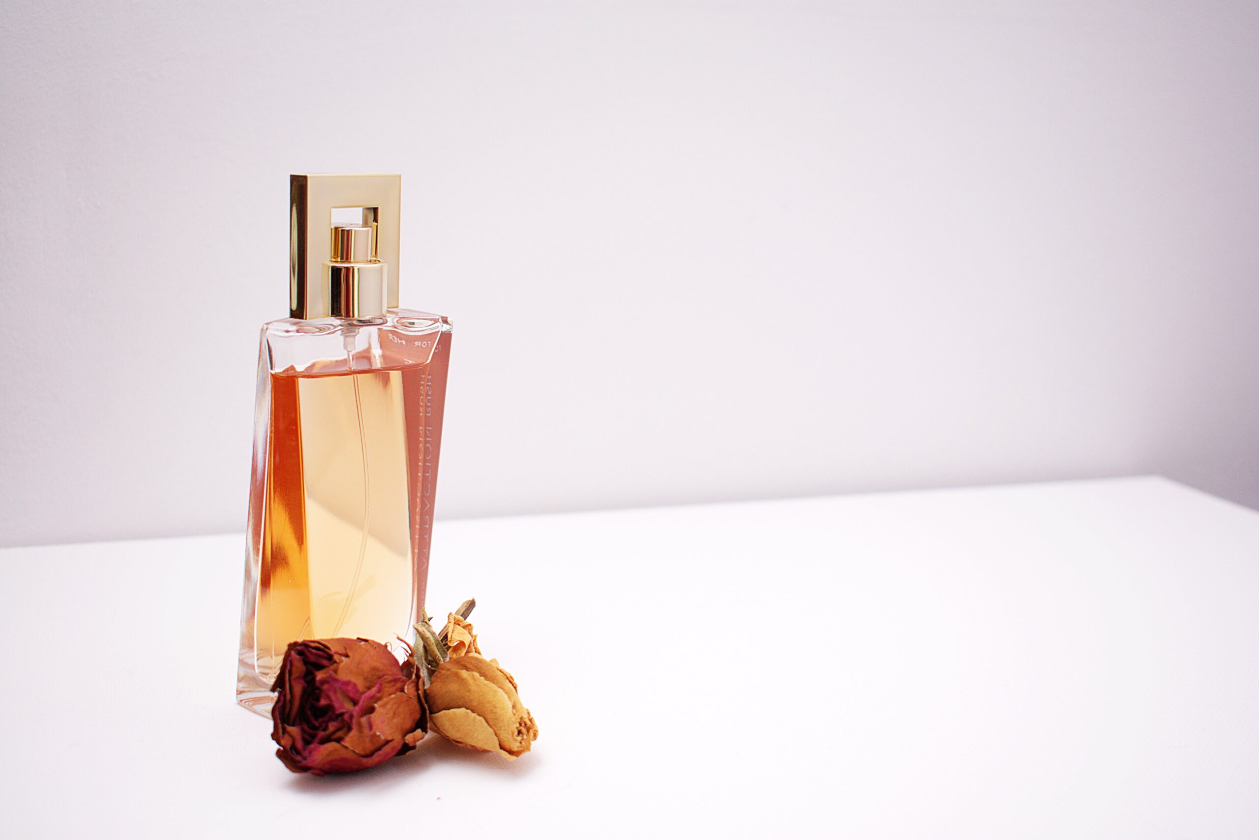 The Allure of Fragrance Samples Sets: A Whiff of Luxury